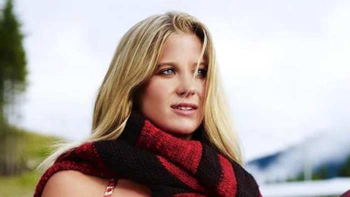 Hannah Teter was photographed by Warwick Saint in Whistler, Canada.